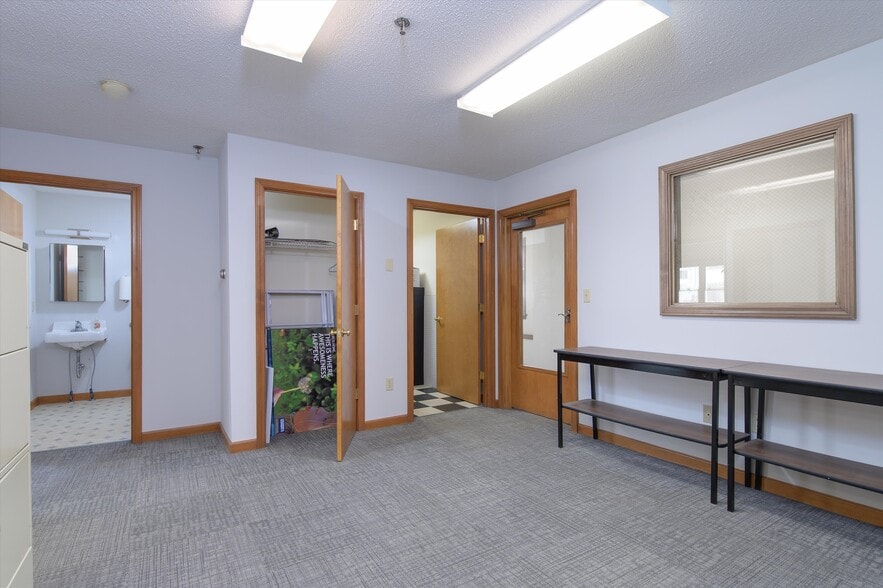 More Photos Of 156 Main St, Ludlow Office For Sale