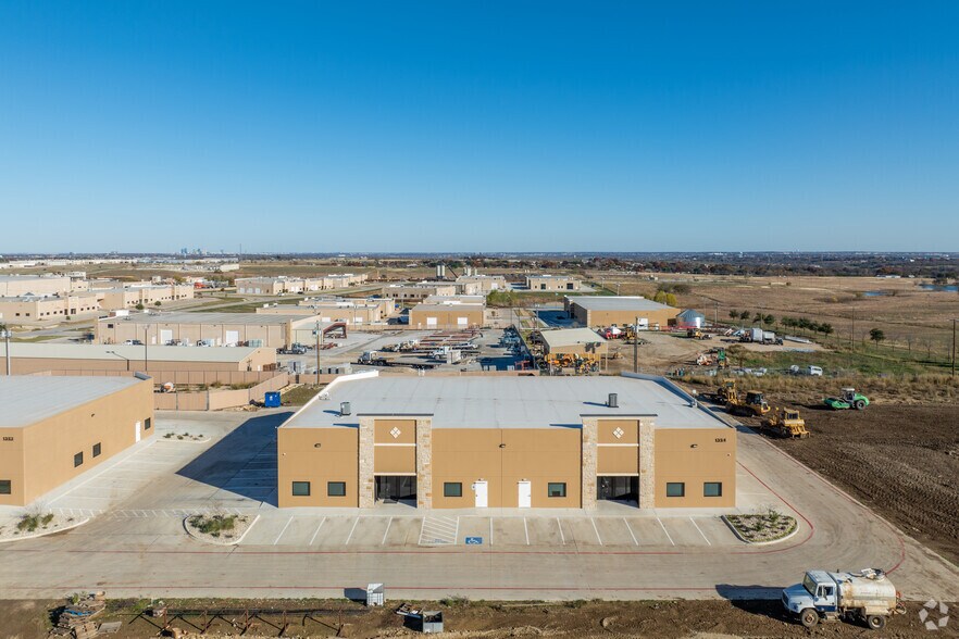 More Photos Of 1354 Ranchers Legacy Trl, Fort Worth Warehouse For Lease