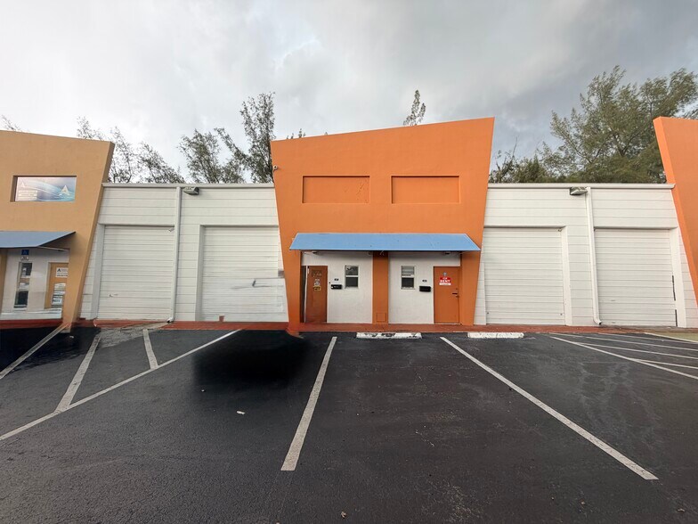 More Photos Of 401-425 NW 10th Ter, Hallandale Beach Light Manufacturing For Lease