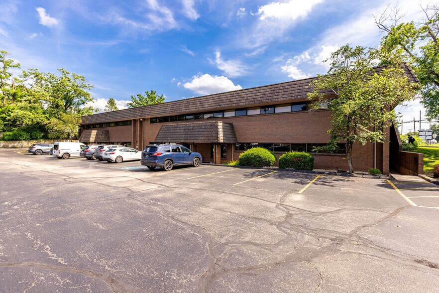 More Photos Of 9030 Montgomery Rd, Cincinnati Medical For Lease