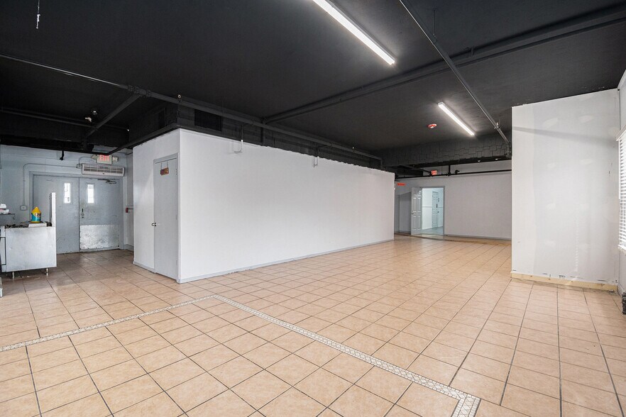 More Photos Of 6500 Railroad Ave, Omaha Restaurant For Sale