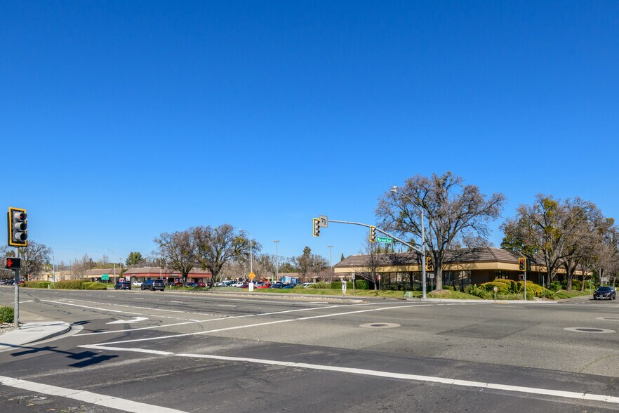 More Photos Of 951-991 Alamo Dr, Vacaville General Retail For Sale
