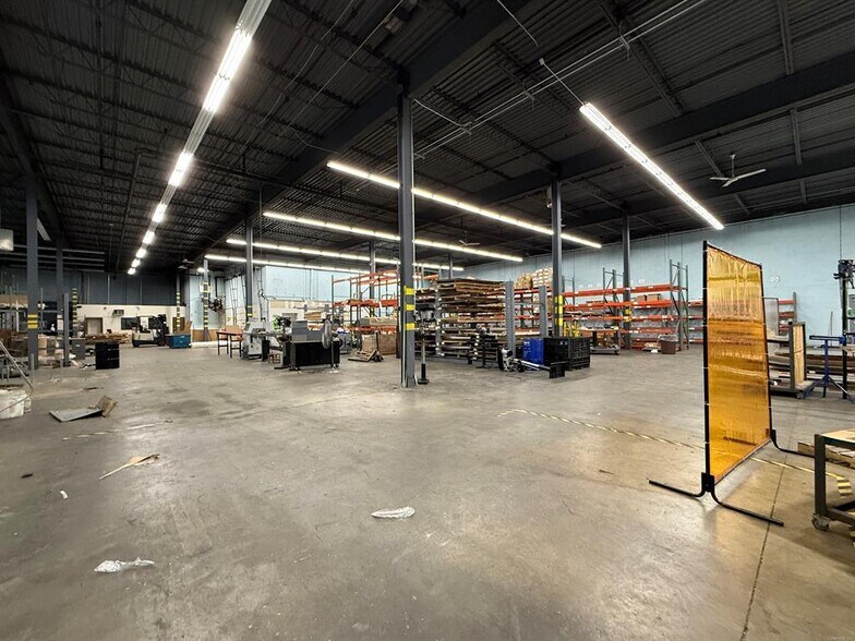More Photos Of 135 Wood St, West Haven Warehouse For Lease