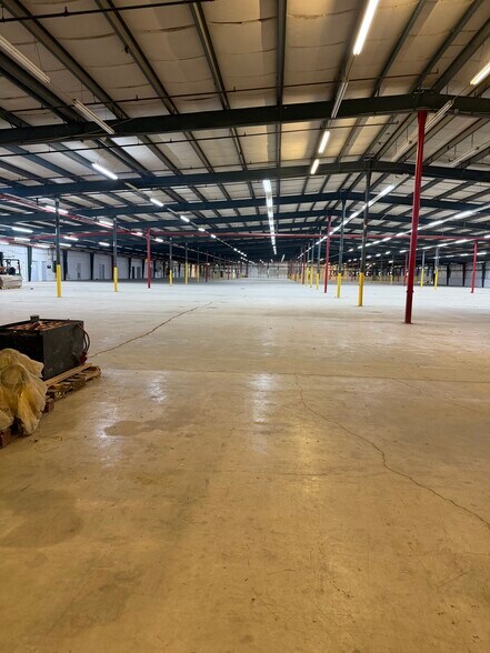 More Photos Of 1301 East Ave, Carrizo Springs Warehouse For Lease