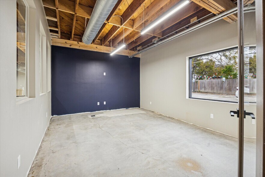 More Photos Of 4901 Yale St, Houston Office For Sale