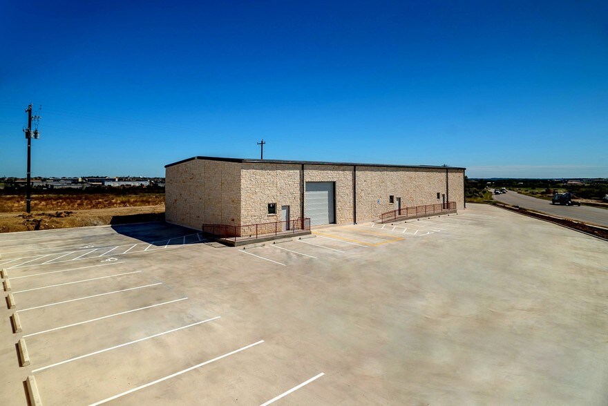 More Photos Of 1616 Robert S. Light Blvd, Buda Showroom For Lease