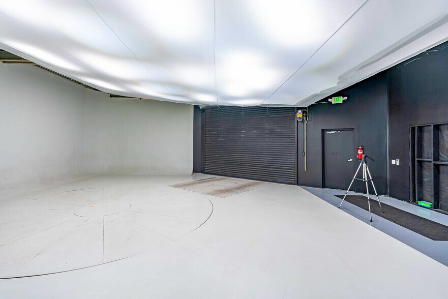 More Photos Of 1001 Chestnut St, Burbank Warehouse For Lease