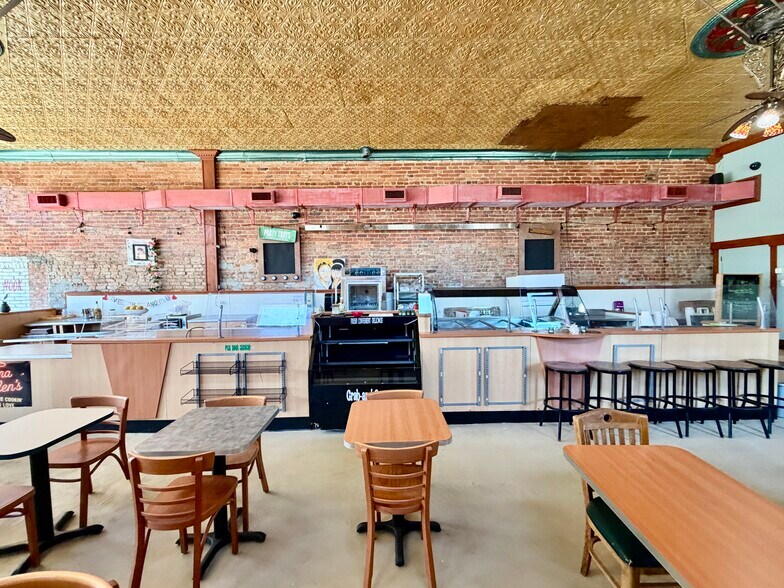 More Photos Of 100 S Main St, Yazoo City Flex For Sale