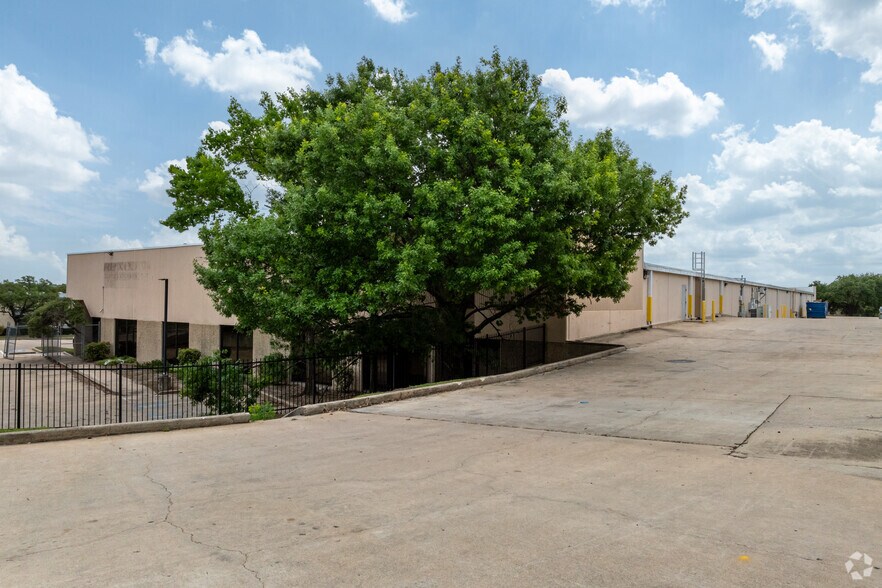 More Photos Of 2020 Rutland Dr, Austin Unknown For Lease