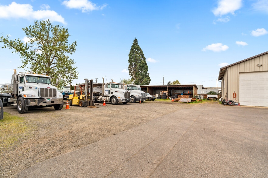 More Photos Of 3894 Roosevelt Blvd, Eugene Industrial For Sale