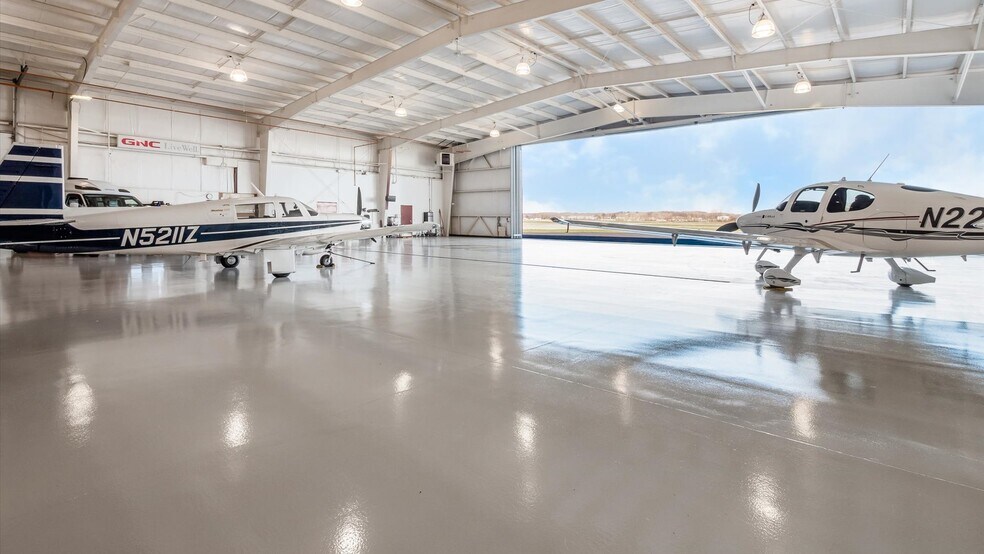 More Photos Of 300 Heath Rd, Heath Airplane Hangar For Sale