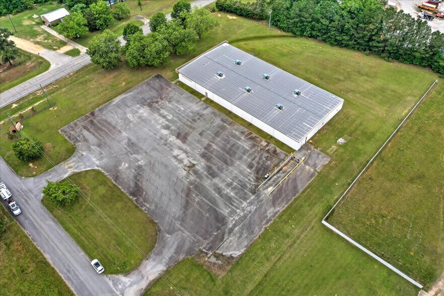 More Photos Of 1002 Commerce, Lincolnton Distribution For Sale
