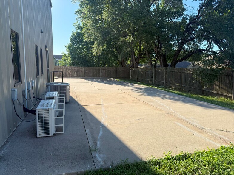 More Photos Of 1221 E 25th St, Lawrence Warehouse For Sale