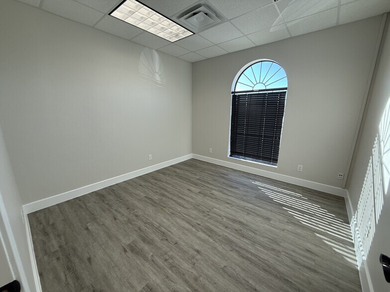 More Photos Of 7115 FM 2920, Spring Unknown For Lease