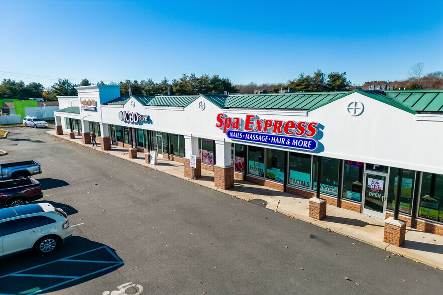 More Photos Of 425 Talcottville Rd, Vernon Freestanding For Lease