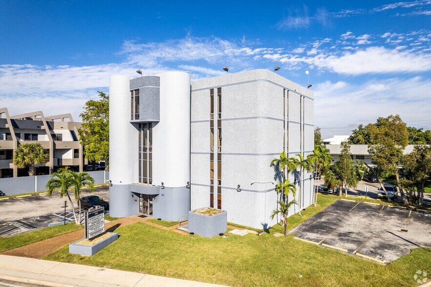 More Photos Of 2161 E Commercial Blvd, Fort Lauderdale Medical For Lease