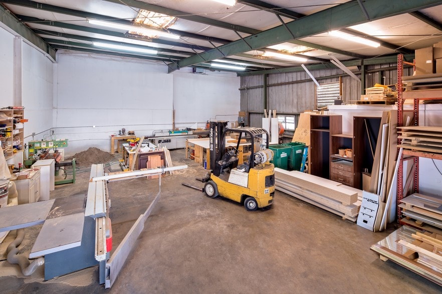 More Photos Of 3863 Enterprise Ave, Naples Warehouse For Lease