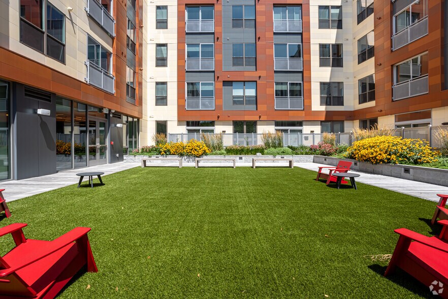 More Photos Of 190 Pleasant St, Malden Apartments For Lease