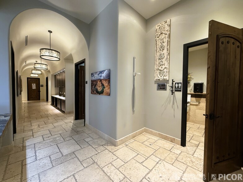 More Photos Of 90 W River Rd, Tucson Freestanding For Sale