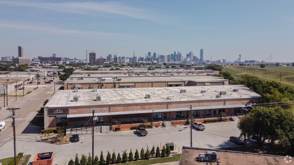More Photos Of 1108 Quaker St, Dallas Showroom For Lease
