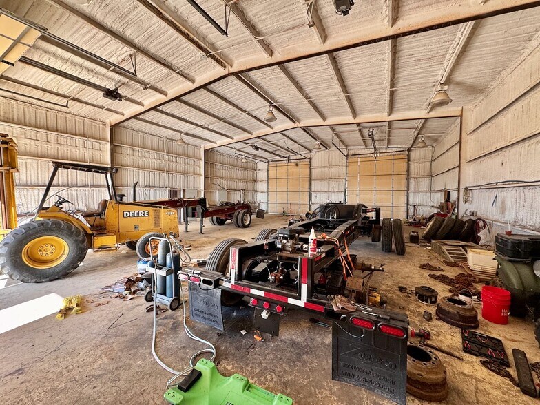 More Photos Of 101 Rancho Grande, Floresville Service For Sale