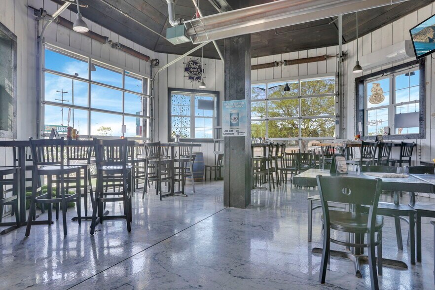 More Photos Of 1122 Hebron Rd, Heath Restaurant For Sale