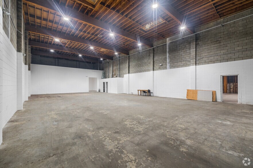 More Photos Of 5701-5709 S San Pedro St, Los Angeles Manufacturing For Sale