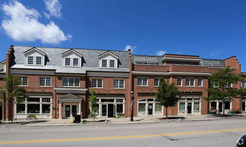 More Photos Of 8-18 E Scranton Ave, Lake Bluff Office For Lease