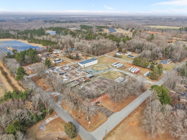 More Photos Of 312 W Luther Ave, Liberty Manufacturing For Sale