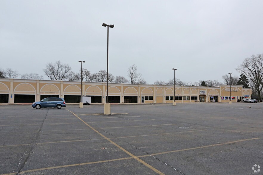 More Photos Of 1217-1275 Sheridan Rd, Winthrop Harbor Freestanding For Lease