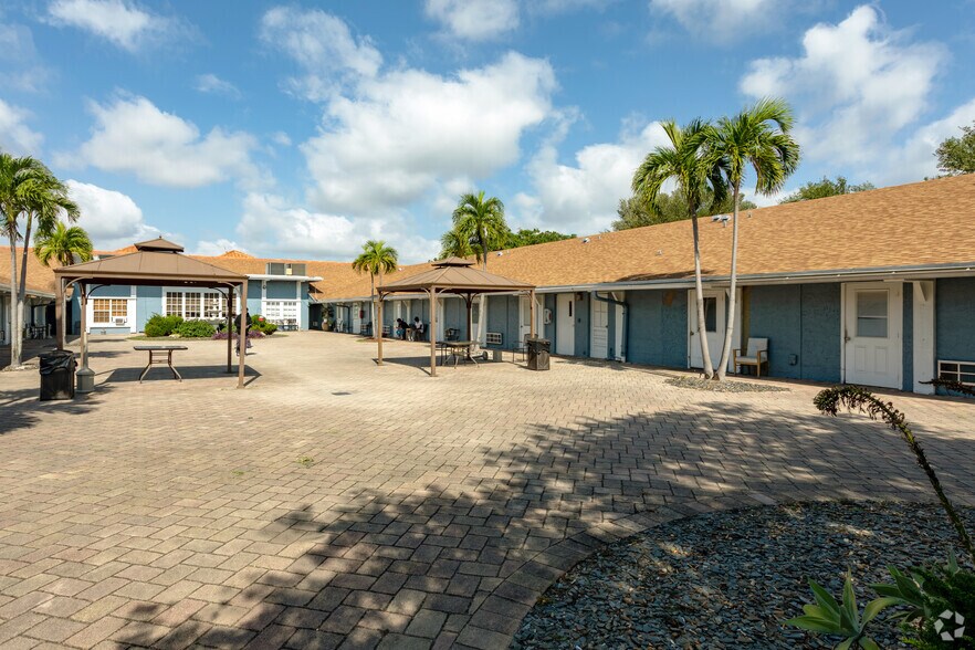 More Photos Of 1708 NE 4th St, Boynton Beach Assisted Living For Sale