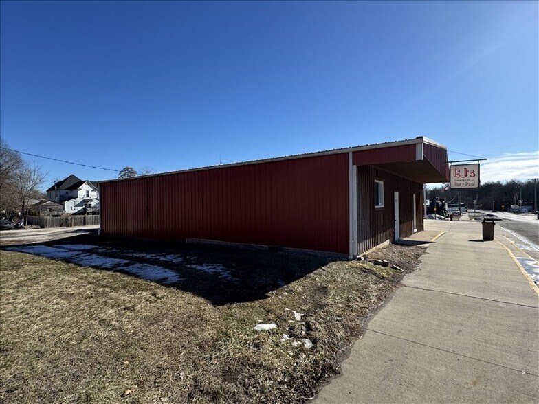 More Photos Of 205 N Macon St, Bevier Restaurant For Sale