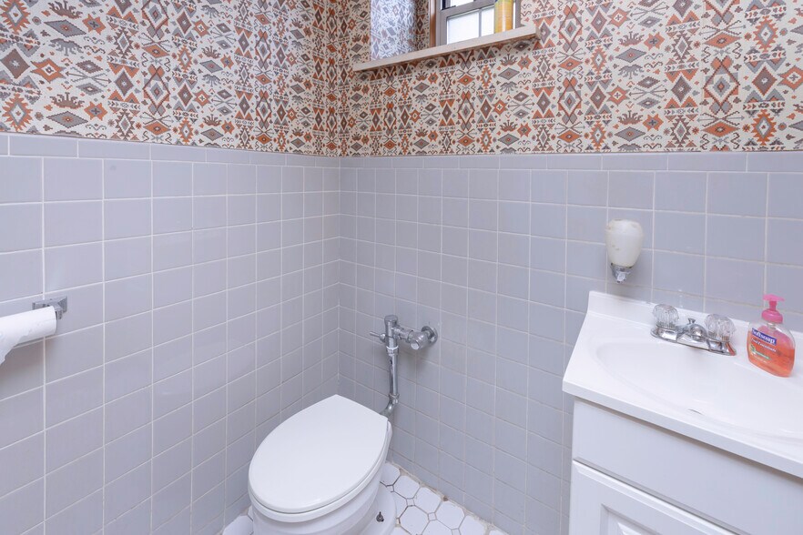 More Photos Of 253 Garth Rd, Scarsdale Medical For Sale