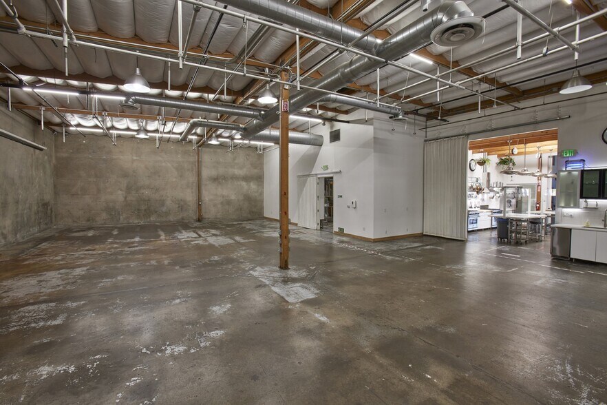 More Photos Of 2010 W 135th St, Gardena Manufacturing For Sale