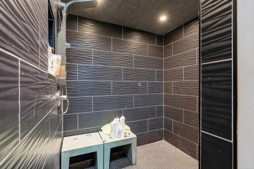 More Photos Of 1628 E Bates St, Indianapolis Warehouse For Sale