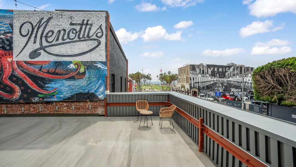 More Photos Of 62-66 Windward Ave, Venice Storefront Retail Office For Lease