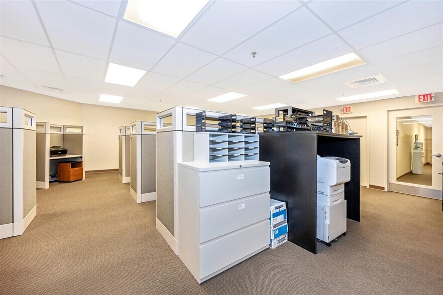 More Photos Of 7315-A Grove Rd, Frederick Warehouse For Lease