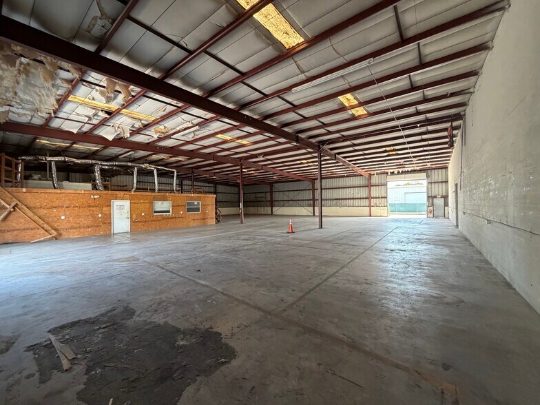 More Photos Of 5893 Enterprise Pky, Fort Myers Warehouse For Sale