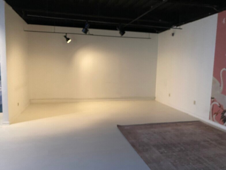 More Photos Of 156 S Main St, High Point General Retail For Lease