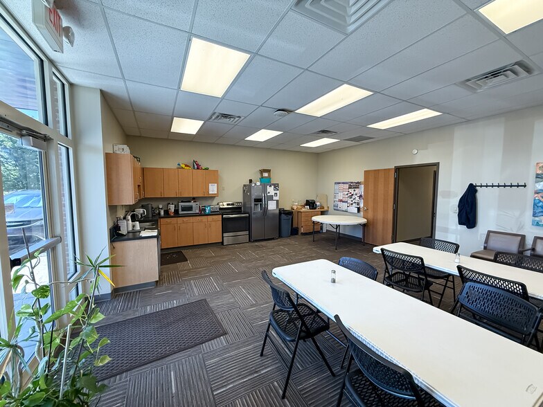 More Photos Of 307 W US Highway 54, Andover General Retail For Sale