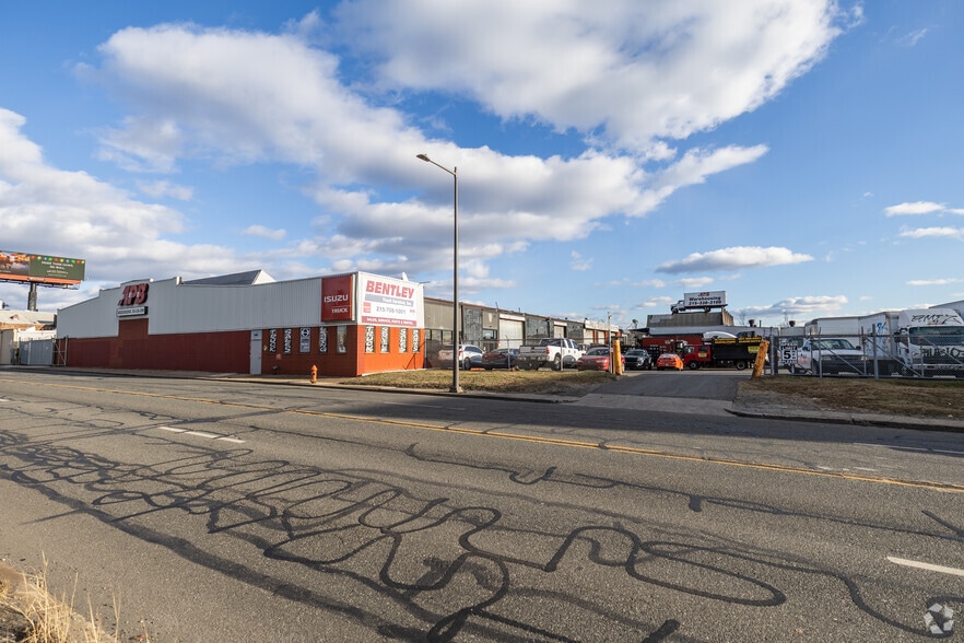 More Photos Of 6225 State Rd, Philadelphia Warehouse For Lease