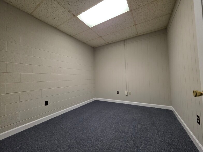 More Photos Of 404 St Andrews Dr, Greenville Office For Lease