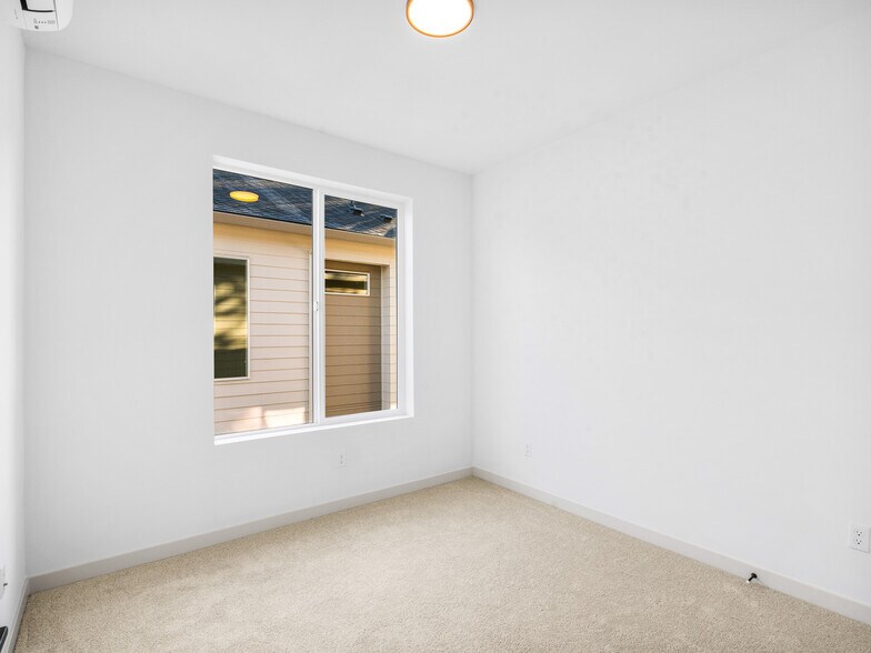 More Photos Of 7468 Tolman St, Portland Multifamily For Sale