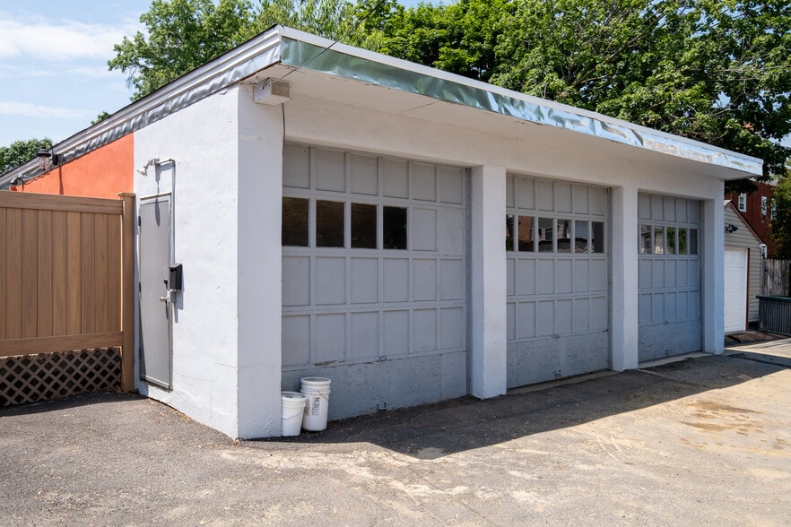 More Photos Of 124 Lincoln Ave, Mount Vernon Office For Sale