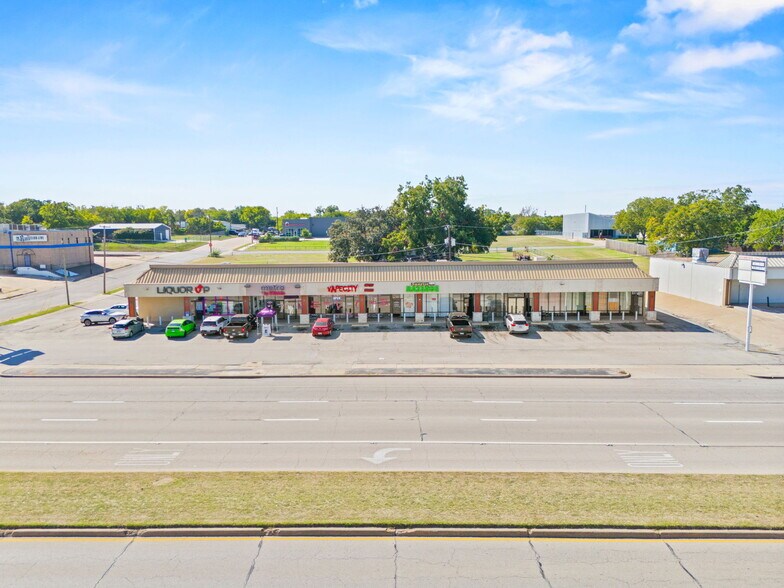 More Photos Of 3046-3052 Alta Mere Dr, Fort Worth Unknown For Lease