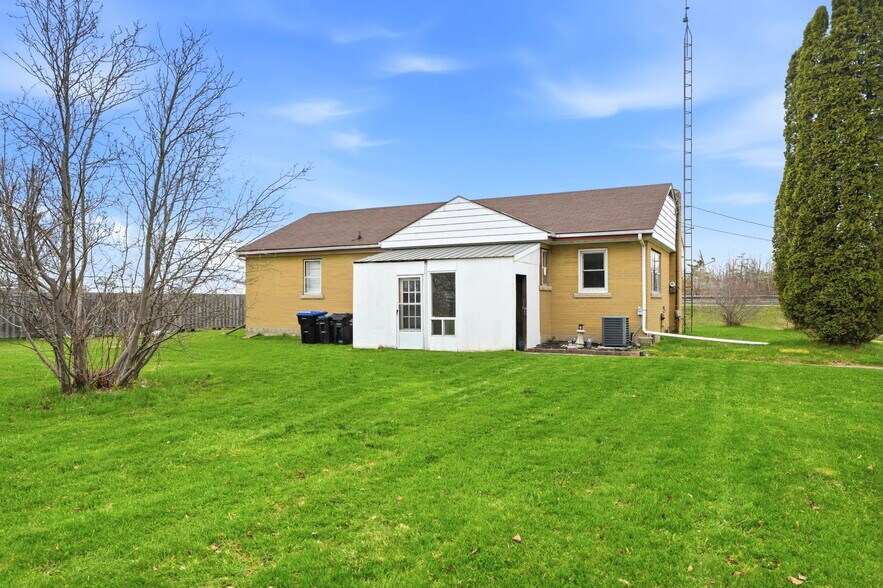 More Photos Of 4142 Stewarts Ln, Severn Flex For Sale