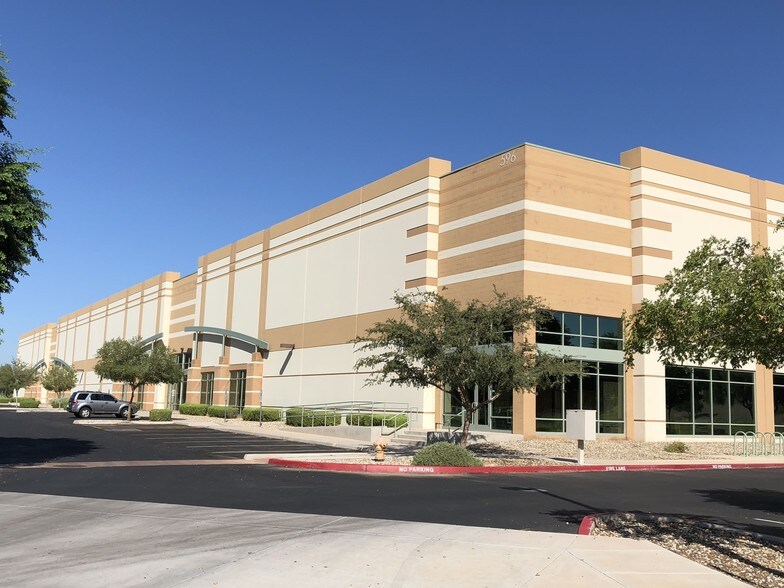 More Photos Of 596 E Germann Rd, Gilbert Warehouse For Lease