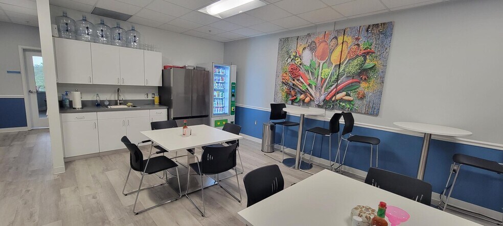 More Photos Of 4600 Forbes Blvd, Lanham Office For Sale