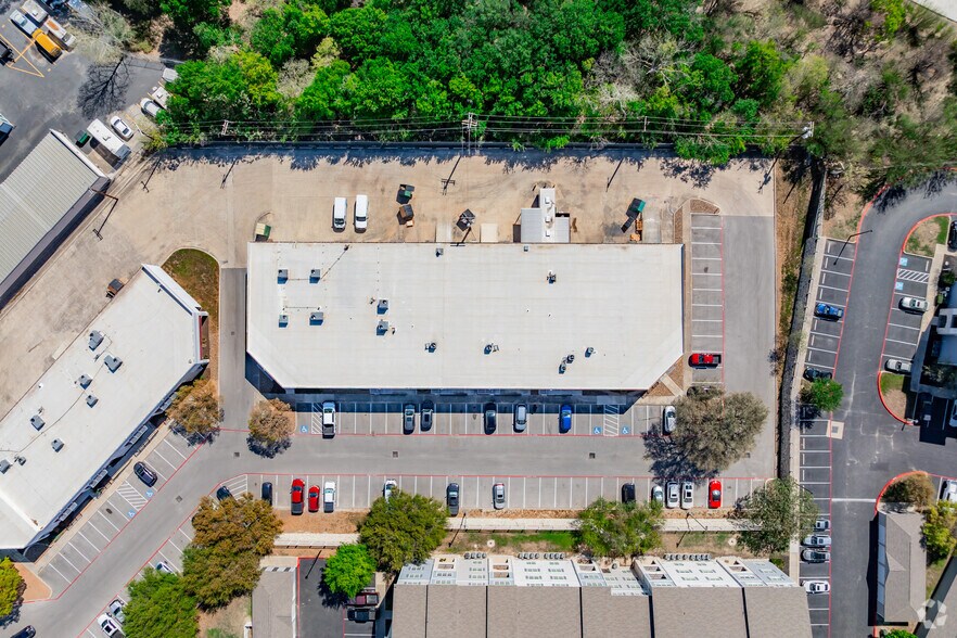 More Photos Of 8666 Huebner Rd, San Antonio Light Manufacturing For Lease