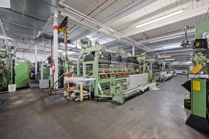 More Photos Of 312 W Luther Ave, Liberty Manufacturing For Sale